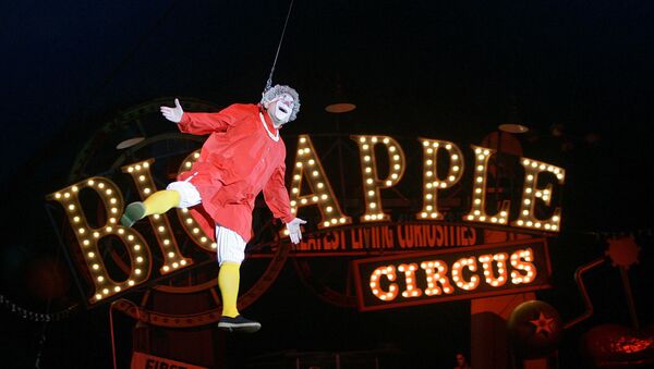 FILE - This May 6, 2007 file photo shows Barry Lubin, as  Grandma, performing in the Big Apple Circus in Boston. Lubin resigned from the Big Apple Circus following accusations that he pressured a 16-year-old aerialist to pose for pornographic photos. - Sputnik International