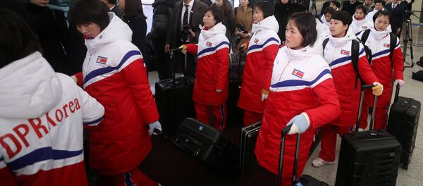 North Korea's women ice hockey athletes arrive at the South's CIQ (Customs, Immigration and Quarantine), just south of the demilitarized zone separating the two Koreas in Paju - Sputnik International