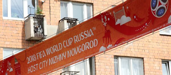 A poster with 2018 FIFA World Cup emblems overhanging a road in Nizhny Novgorod - Sputnik International