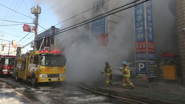 Smoke rise from a burning hospital in Miryang - Sputnik International