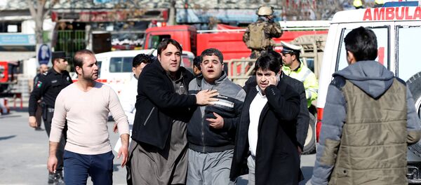 People assist an injured man after a blast in Kabul, Afghanistan January 27, 2018 - Sputnik International