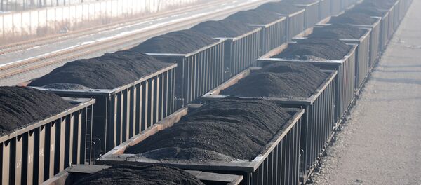 gondola railcars loaded with coal - Sputnik International