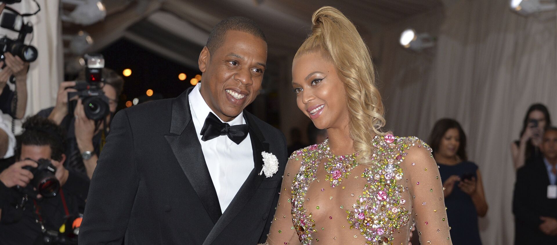 In this May 4, 2015, file photo, Jay Z, left, and Beyonce arrive at The Metropolitan Museum of Art's Costume Institute benefit gala celebrating China: Through the Looking Glass in New York - Sputnik International, 1920, 23.08.2021