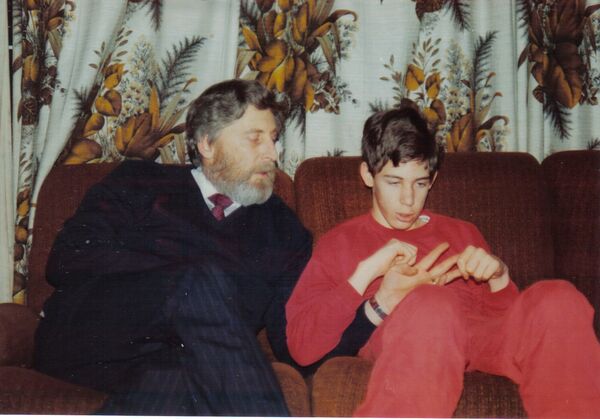 Martin Pistorius and his father - Sputnik International