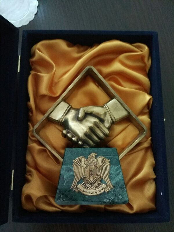 Statuettes symbolizing friendship between Russian and Syria Statuettes symbolizing friendship between Russian and Syria - Sputnik International