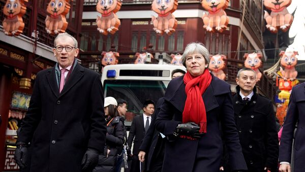 British Prime Minister Theresa May and her husband Philip visit Yu Yuan Garden in Shanghai, China February 2, 2018 - Sputnik International