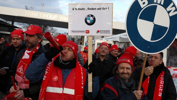 BMW workers during a 24-hour strike by German industrial trade union IG Metall in Berlin, Germany, February 2, 2018 - Sputnik International