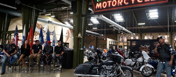 US soldier honored with a new Harley-Davidson motorcycle US soldier honored with a new Harley-Davidson motorcycle - Sputnik International
