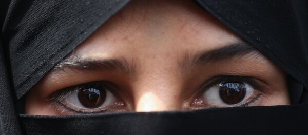 A veiled Iranian woman wearing hijab - Sputnik International