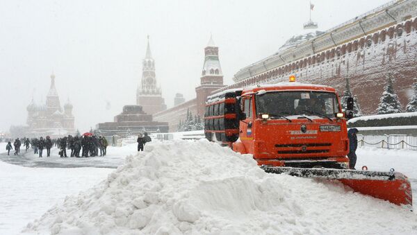 Snowplows on Red Square in Moscow - Sputnik International