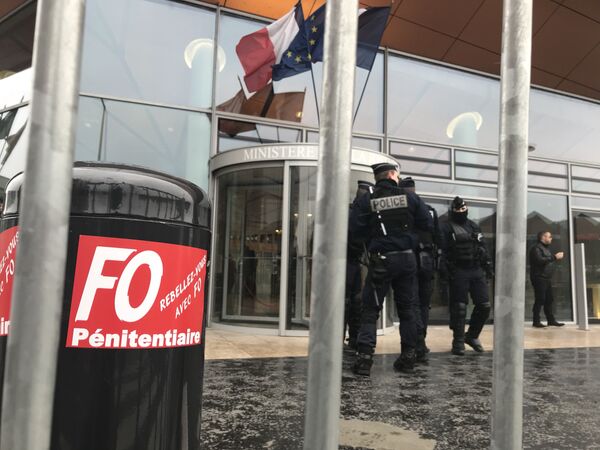 French prison guard union SNP-FO protests in Paris, February 5, 2018 French prison guard union SNP-FO protests in Paris, February 5, 2018 - Sputnik International