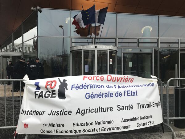 French prison guard union SNP-FO protests in Paris, February 5, 2018 French prison guard union SNP-FO protests in Paris, February 5, 2018 - Sputnik International