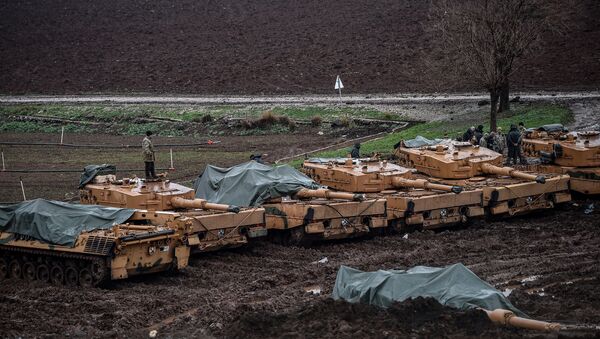 Turkish soldiers stand on their German-made Leopard 2A4 battle tanks stationed in a field near the Syrian border at Hassa, in Hatay province - Sputnik International