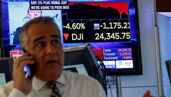 A trader works on the floor following the closing bell as a screen shows the Dow Jones Industrial Average on the New York Stock Exchange, (NYSE) in New York, U.S., February 5, 2018 - Sputnik International