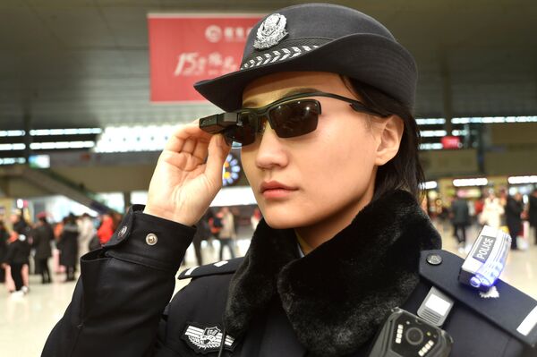 Police officer wearing a pair of smartglasses with a facial recognition system at Zhengzhou East Railway Station in Zhengzhou in China's central Henan province. File photo  - Sputnik International