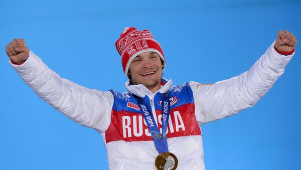 Vic Wild (Russia), winner of the gold medal in the men’s parallel giant slalom at the XXII Olympic Winter Games in Sochi, during the medal ceremony. (File) - Sputnik International