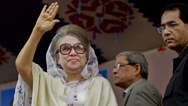 Bangladesh's former prime minister and Bangladesh Nationalist Party (BNP) leader Khaleda Zia, waves to supporters at a protest rally to mark the second anniversary of a general election boycotted by a major opposition alliance in Dhaka, Bangladesh. (File) - Sputnik International