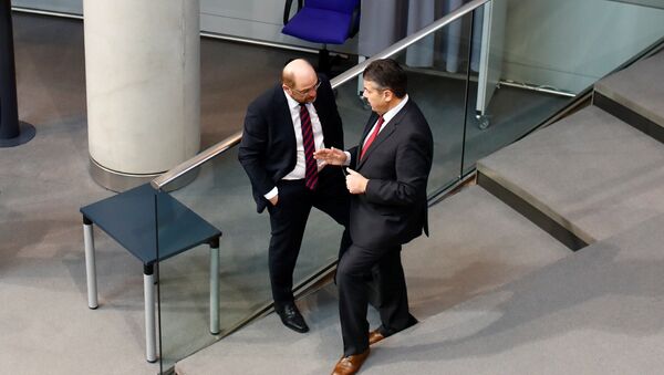 German Foreign Minister Sigmar Gabriel and Germany's Social Democratic Party SPD leader Martin Schulz talk during a session of the German lower house of Parliament, Bundestag, in Berlin, Germany, February 1, 2018 - Sputnik International