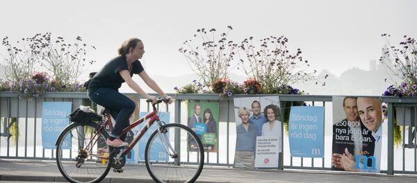 A girl on a bicycle passes general election posters for the Social Democrats party and the Moderaterna conservative party (right) in central Stockholm, Friday Sept. 12, 2014 (photo used for illustration purpose) - Sputnik International