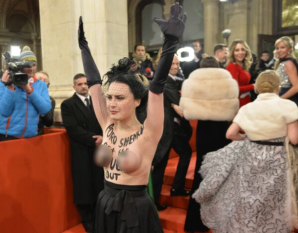 An activist of women's rights movement Femen demonstrates on the red carpet prior the opening of the Opera Ball 2018, the highlight of the Austrian capital's ball season, on February 8, 2018 at the State Opera House in Vienna - Sputnik International