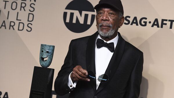 Morgan Freeman poses with his Life Achievement Award in the press room at the 24th annual Screen Actors Guild Awards at the Shrine Auditorium & Expo Hall on Jan. 21, 2018, in Los Angeles - Sputnik International
