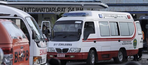 Ambulances carrying the survivors of an army helicopter that crashed during a mission to build a border post on Borneo island are parked at a military hospital in Tarakan, Indonesia, Saturday, Nov. 9, 2013. Ambulances carrying the survivors of an army helicopter that crashed during a mission to build a border post on Borneo island are parked at a military hospital in Tarakan, Indonesia, Saturday, Nov. 9, 2013. - Sputnik International