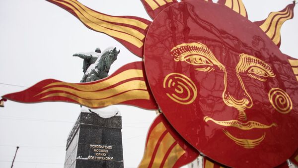 Maslenitsa celebration decorations by the monument to Yury Dolgoruky at Tverskaya Street in Moscow - Sputnik International