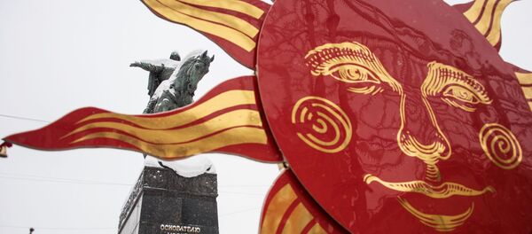 Maslenitsa celebration decorations by the monument to Yury Dolgoruky at Tverskaya Street in Moscow - Sputnik International