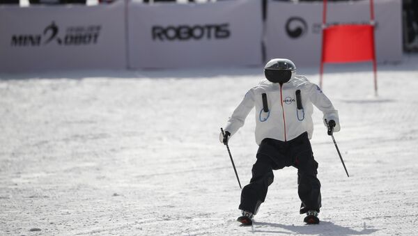 A robot takes part in the Ski Robot Challenge at a ski resort in Hoenseong, South Korea, February 12, 2018. - Sputnik International