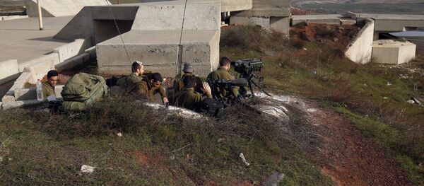 A picture taken on February 10, 2018 show Israeli solders taking positions in the Israeli-occupied Golan Heights near the border with Syria - Sputnik International