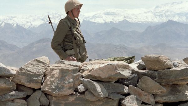 A Soviet soldier-internationalist guards the Afghan roads - Sputnik International