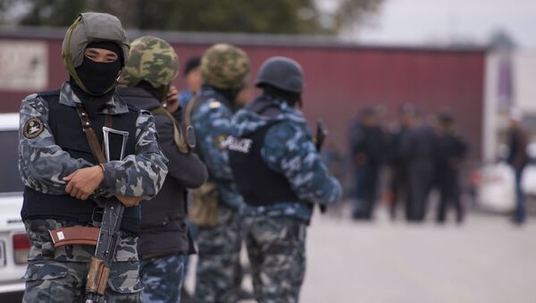 Сотрудники правоохранительных органов Киргизии в Бишкеке - Sputnik International