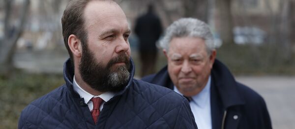 Rick Gates, left, with his lawyer Tom Green, depart Federal District Court, Wednesday, Feb. 14, 2018, in Washington - Sputnik International