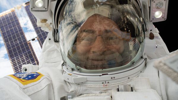 NASA astronaut Mark Vande Hei takes a space selfie during a spacewalk that took place on Jan. 23, 2018. - Sputnik International