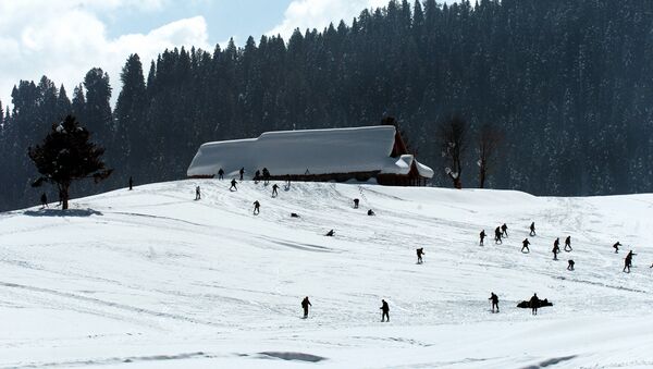 (File) Indian Army recruits from high altitude warfare school practice at the ski resort of Gulmarg on February 18, 2008 - Sputnik International