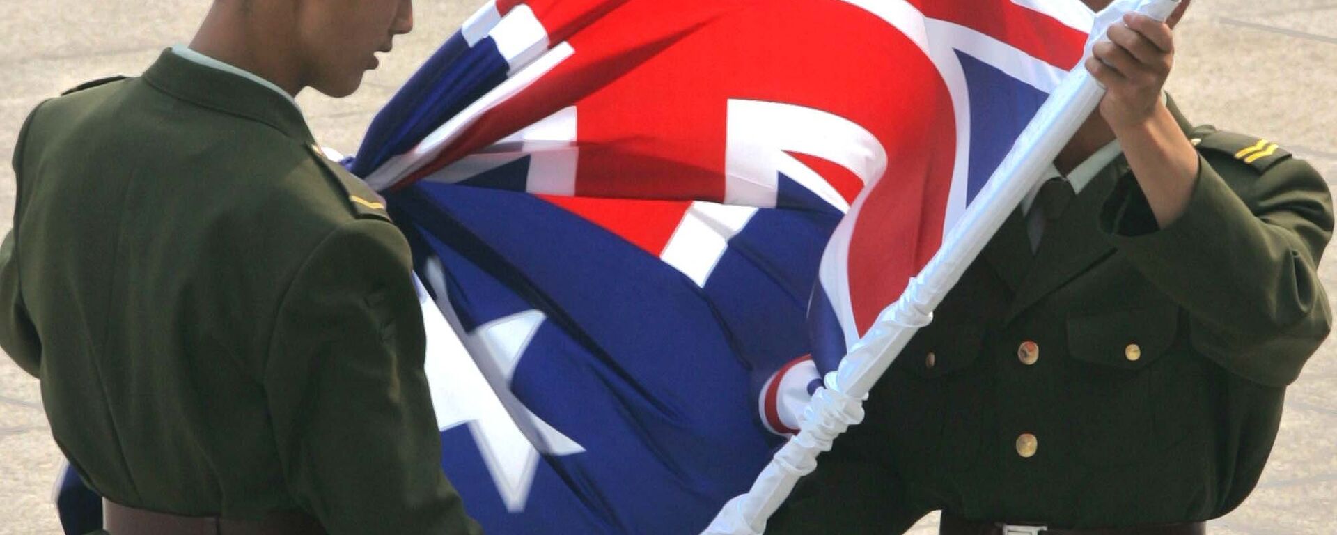 Chinese soldiers unfurl the Australian flag. (File) - Sputnik International, 1920, 13.09.2022