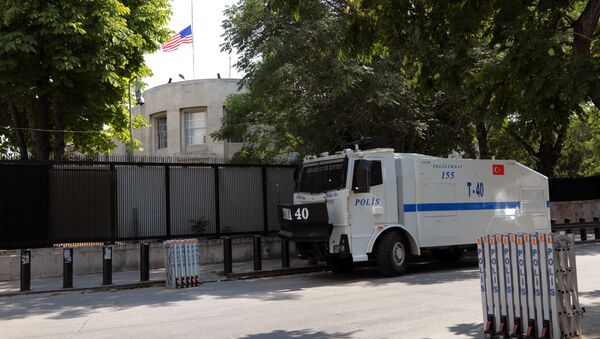 A Turkish riot police van is stationed outside the US Embassy as supporters of President Recep Tayyip Erdogan were expected to come to protest, in Ankara, Turkey, Monday, July 18, 2016 - Sputnik International