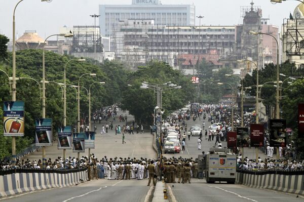 Indian policemen create a barricade at the end of an over bridge leading to the U.S. Consulate anticipating a protest against Innocence of Muslims, a film made in the U.S. that ridicules Islam's Prophet Muhammad in Kolkata, India, Thursday, Oct. 4, 2012 Indian policemen create a barricade at the end of an over bridge leading to the U.S. Consulate anticipating a protest against Innocence of Muslims, a film made in the U.S. that ridicules Islam's Prophet Muhammad in Kolkata, India, Thursday, Oct. 4, 2012 - Sputnik International
