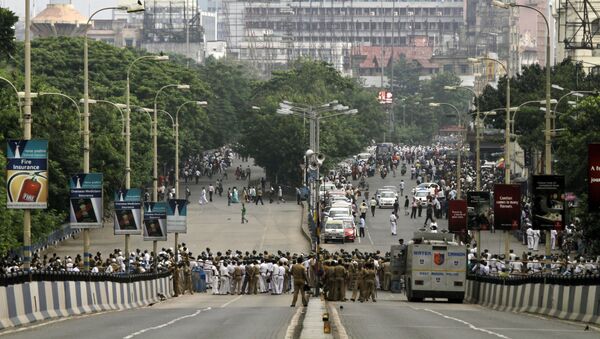 Indian policemen create a barricade at the end of an over bridge leading to the U.S. Consulate anticipating a protest against Innocence of Muslims, a film made in the U.S. that ridicules Islam's Prophet Muhammad in Kolkata, India, Thursday, Oct. 4, 2012 - Sputnik International