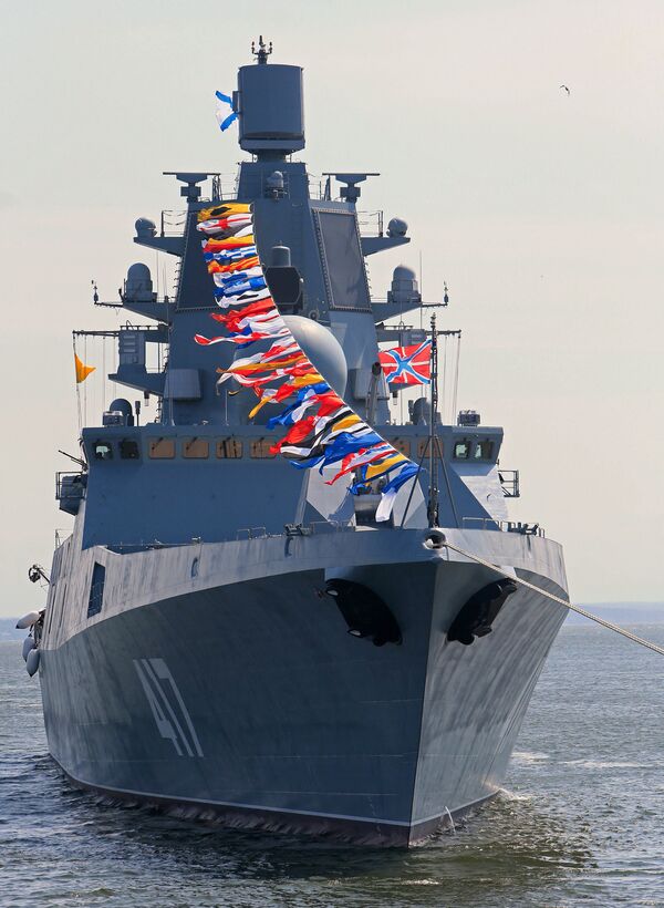 Russian frigate Admiral Gorshkov during a full dress rehearsal for the naval review in the Seaway Canal of Baltiysk - Sputnik International