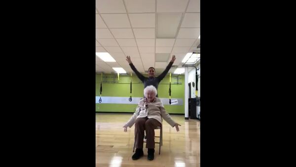 My mom trains this 93 year old and it’s the cutest thing ever - Sputnik International