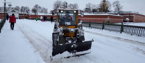 Snow clearing machines at Ioannovsky Bridge, which connects the Peter and Paul Fortress with Petrogradsky Island in St. Petersburg Snow clearing machines at Ioannovsky Bridge, which connects the Peter and Paul Fortress with Petrogradsky Island in St. Petersburg - Sputnik International