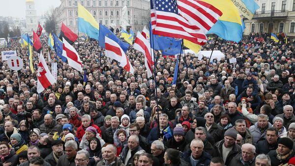 Supporters of Ukrainian opposition figure and Georgian former President Mikheil Saakashvili hold a rally against Ukraine's President Petro Poroshenko in Kiev, Ukraine February 18, 2018 - Sputnik International