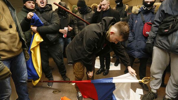 Activists and supporters of Ukrainian nationalist parties and movements hold a protest at the office of the Russian Centre of Science and Culture in Kiev, Ukraine February 17, 2018 - Sputnik International