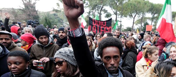Demonstrators march during an anti-racism rally in Macerata, Italy, February 10, 2018 - Sputnik International
