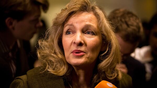 Lady Michele Renouf speaks to the media in support of Roman Catholic bishop Richard Williamson before he arrives at Heathrow airport in London, on February 25, 2009. - Sputnik International