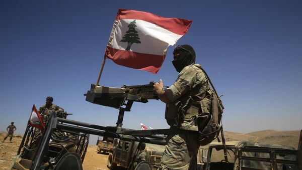 Lebanese soldiers sit on top of an armored personnel carrier (File) - Sputnik International