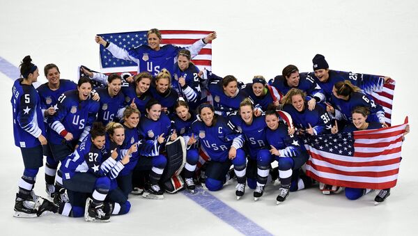 The US national team after the finals of the women's ice hockey tournament between Canada and the US at the XXXIII Winter Olympics - Sputnik International