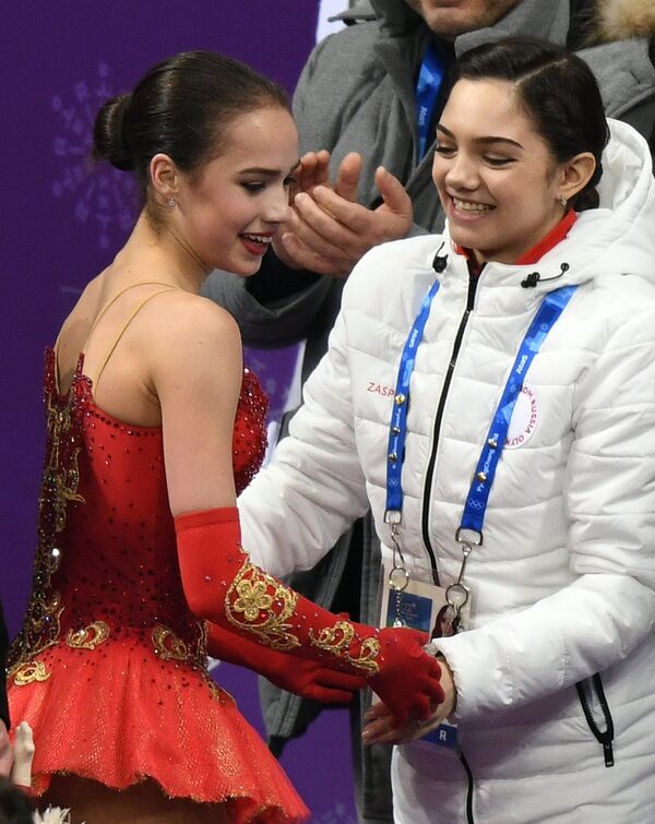 Olympic Athlete from Russia Alina Zagitova, left, after performing her free program during the women's team figure skating competition at the XXIII Olympic Winter Games in Pyeongchang. Right: Russian figure skater Evgenia Medvedeva Olympic Athlete from Russia Alina Zagitova, left, after performing her free program during the women's team figure skating competition at the XXIII Olympic Winter Games in Pyeongchang. Right: Russian figure skater Evgenia Medvedeva - Sputnik International