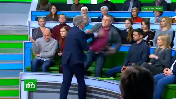 A video has been released showing a fight take place during the latest release of the online political talk show Mesto Vstrechi (the Meeting Place) on the Russian channel NTV - Sputnik International